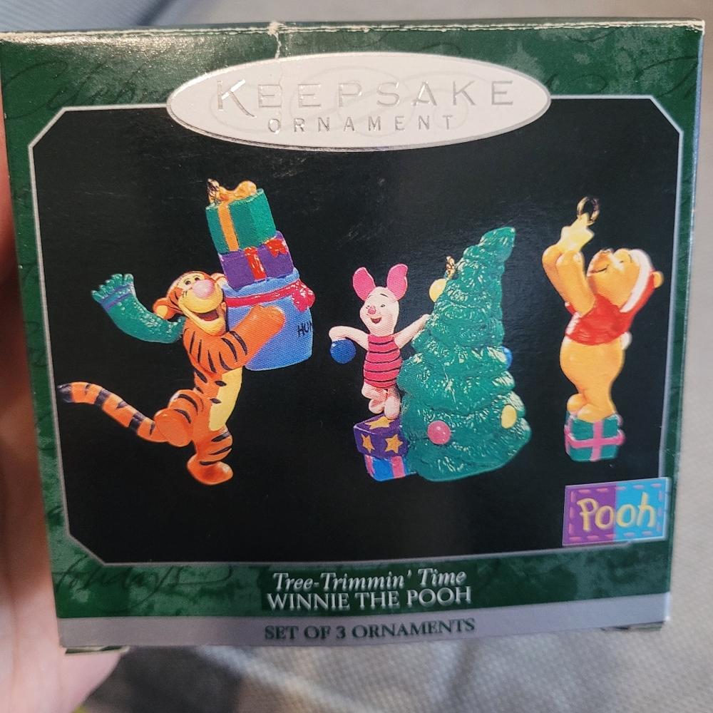 Hallmark 1998 miniature Winnie the Pooh christmas ornaments tree trimmin time